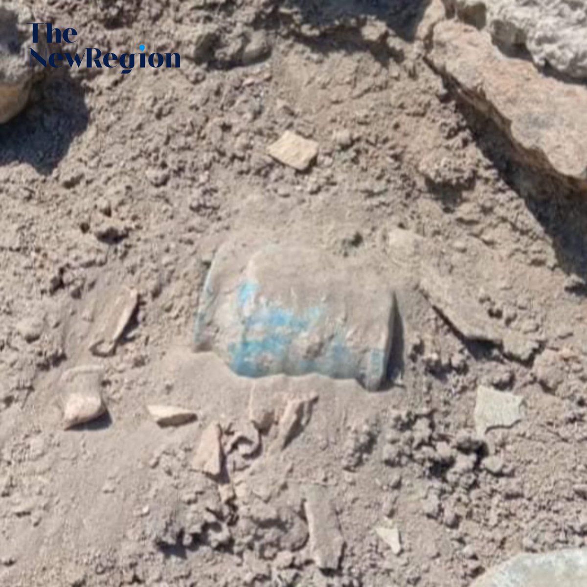 thenewregion's tweet photo. Antiquities protection units in Al-#Diwaniyah discovered two ancient pottery jars on Sunday, from different historical periods during inspections at the #Nippur archaeological site in #Afak.
#TheNewRegion https://t.co/rnn14XXcq3