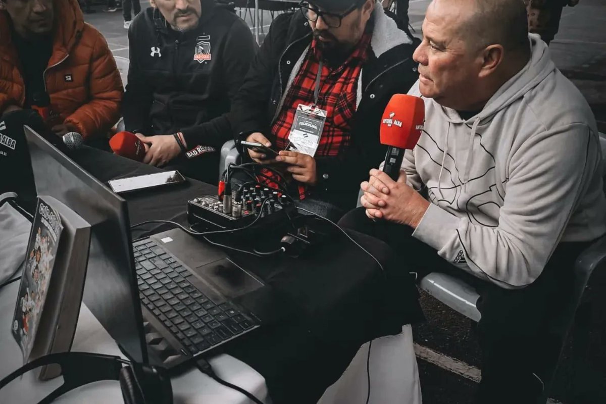 SintoniaAlba's tweet photo. Estuvimos presentes en la Expo-Feria Colocolina ⚫⚪🤟 muchas gracias a @mfuerzadestreza por la tremenda organización #ColoColo #CopaLibertadores1991 #ColoColo91 https://t.co/hP3fEvk6mT