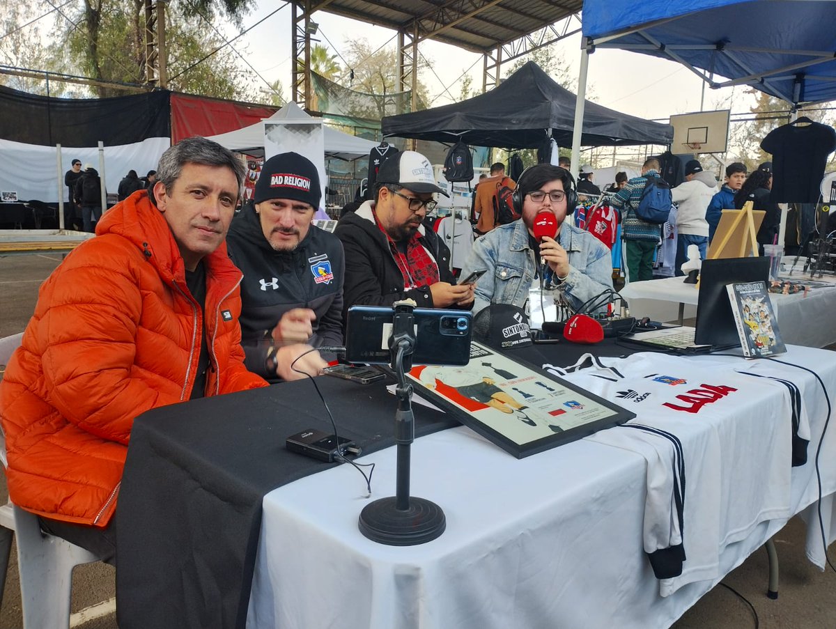 SintoniaAlba's tweet photo. Estuvimos presentes en la Expo-Feria Colocolina ⚫⚪🤟 muchas gracias a @mfuerzadestreza por la tremenda organización #ColoColo #CopaLibertadores1991 #ColoColo91 https://t.co/hP3fEvk6mT