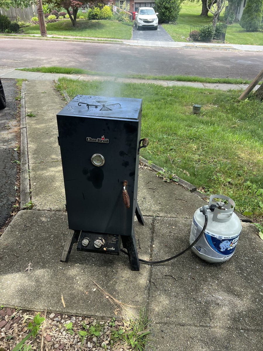 ICMBRAND's tweet photo. #SundaySmokeSession pork shoulder and pork loin! https://t.co/bWbCVocVFe