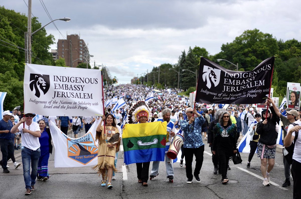 IndigenousCFI's tweet photo. 40k people at the march in Toronto. 
Am y’Israel Chai!

Indigenous standing with Israel. https://t.co/eHOjDBddIC