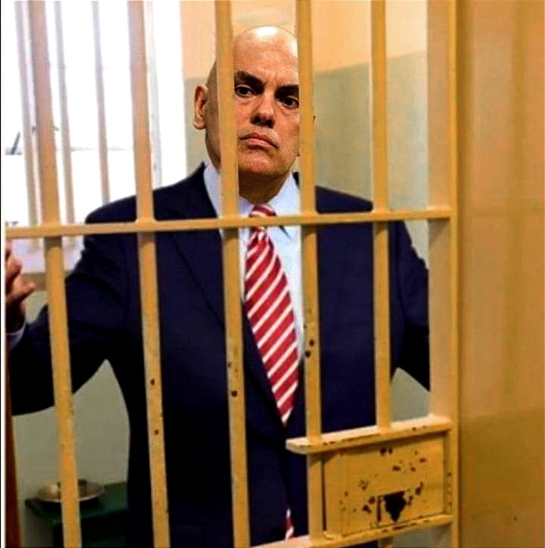 FreeBrazil4Ever's tweet photo. ALEXANDRE DE MORAES NÃO PAGARÁ somente NESTE PLANO POR TODAS MALDADES QUE ESFREGA EM NOSSA CARA COM AQUELE RISINHO IRÔNICO E SARCÁSTICO DE PSICOPATA!
NGM SERÁ POUPADO POR DEUS!
EU OUVI UM AMÉM?! 🙏🏻 https://t.co/xFQh8dQA89