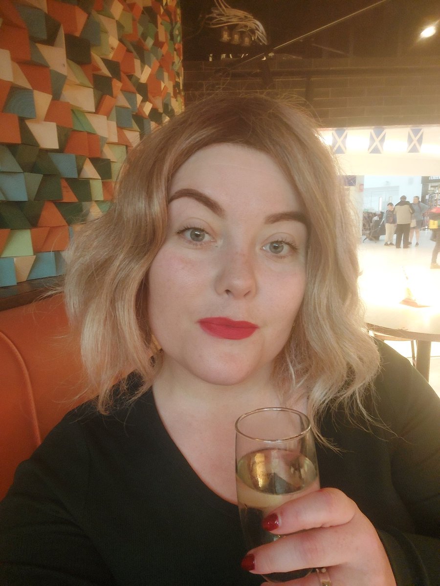 Wee tipple in the airport this morning.

Her eyes they shone like 💎