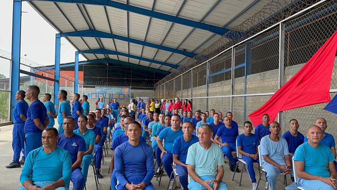 Los privados y privadas de libertad reciben formación en los tres niveles educativos gracias a las misiones del Gobierno Bolivariano.
#VenezuelaX10