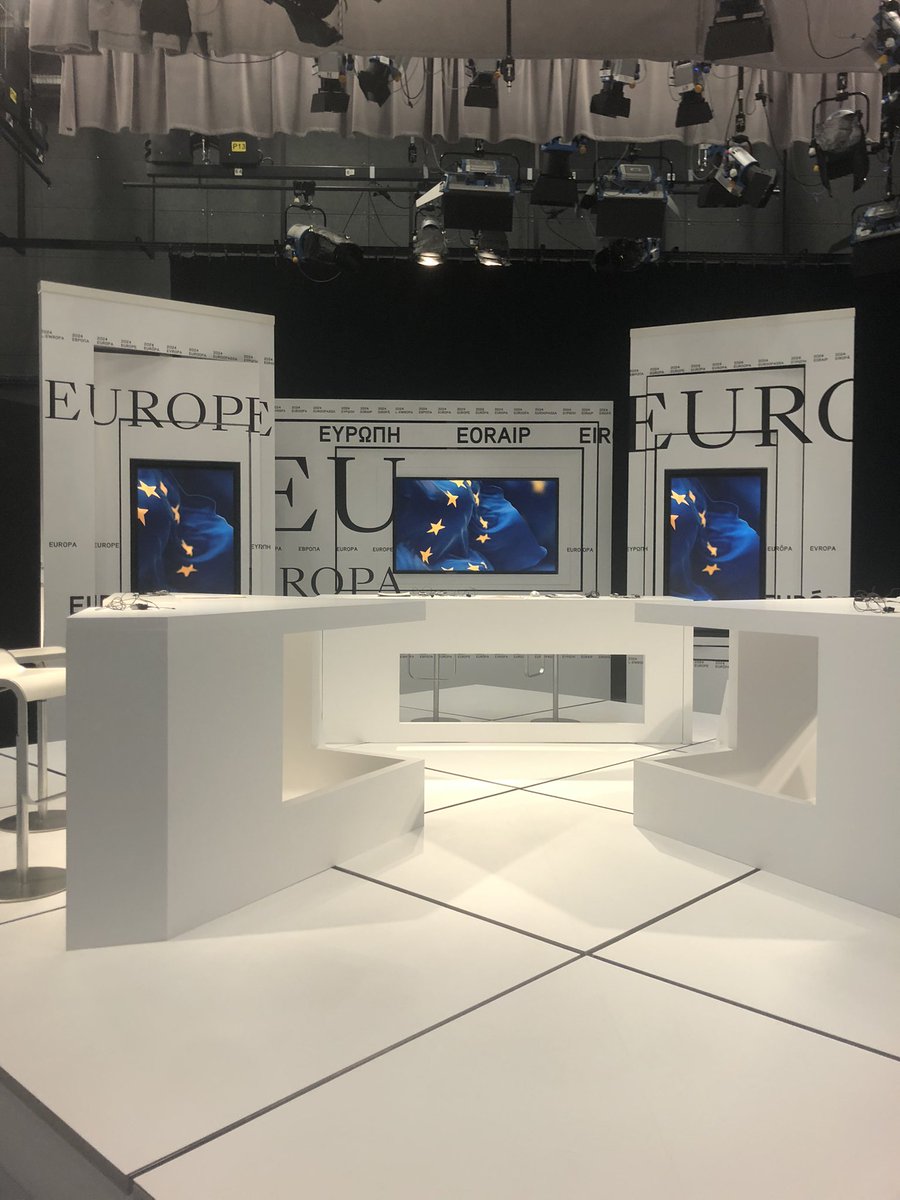 Tout est en place! A 19h10, émission spéciale #ElectionsEuropéennes2024 sur <a href="/ARTEfr/">ARTE</a>. Je serai aux manettes avec ma consœur allemande Nazan Goekdemir. <a href="/ARTEInfo/">ARTE Info</a>