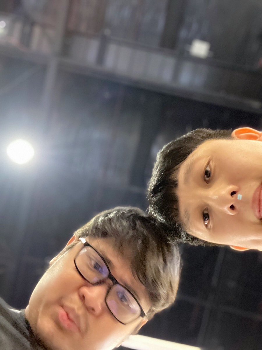 reallllcher's tweet photo. #ใส่นัวแฟมิลี่ นอกจากนัวกันเองก็ยังนัวแฟนคลับด้วย รูปหลุดในมือถือที่แฟนคลับฝากเซลฟี่หลายร้อยคนที่ไปงาน #FUMEFEST https://t.co/BjV5OekMtm