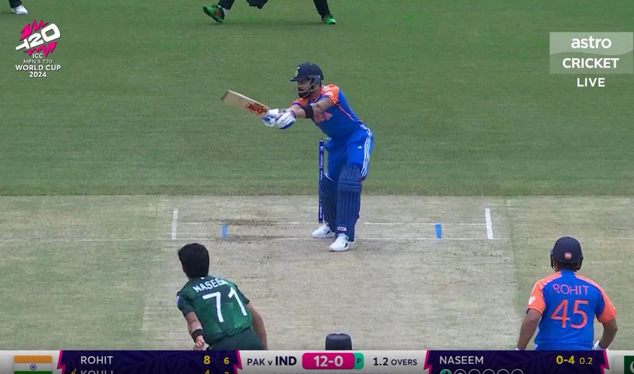 chixxsays's tweet photo. Played the best and worst shot of the day in a span of 1 min. Wow Kohli https://t.co/dpiIu34Oeq