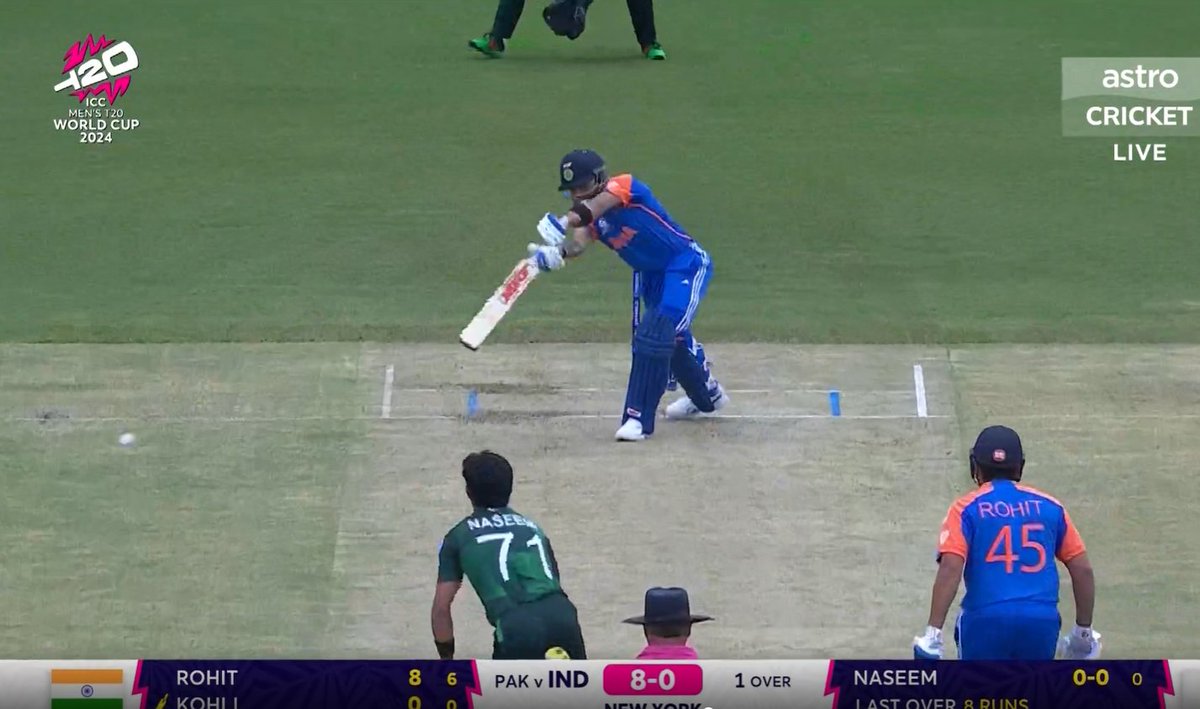 chixxsays's tweet photo. Played the best and worst shot of the day in a span of 1 min. Wow Kohli https://t.co/dpiIu34Oeq