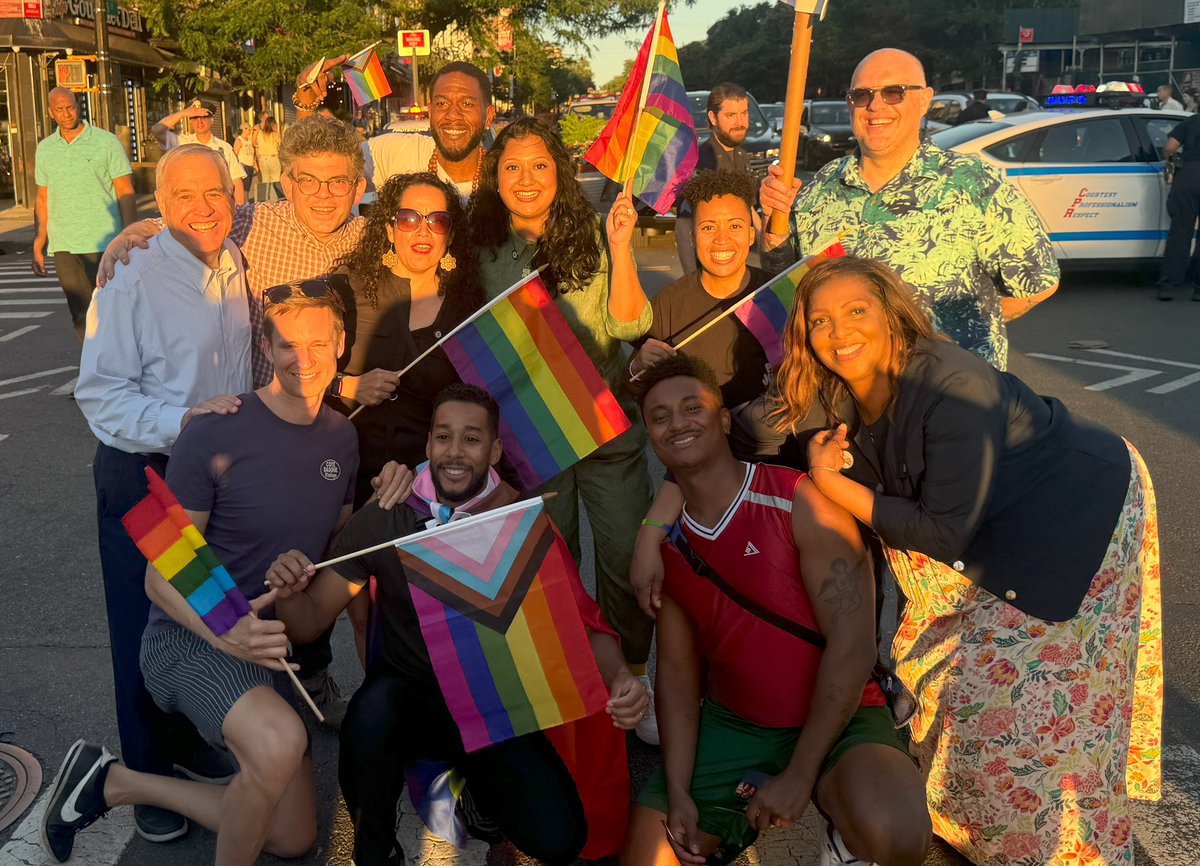 NYSComptroller's tweet image. A great time at #BrooklynPride2024 Twilight Parade last night! In its 28th year, Brooklyn Pride is one of NYC’s longest running Pride events celebrating the LGBTQIA+ community!