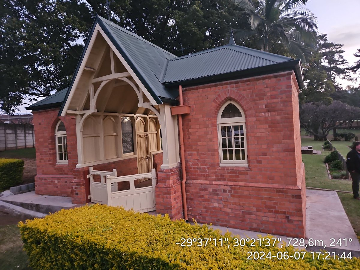 JuanMaree's tweet photo. Late afternoon visit to Fort Napier, Kwazulu Natal South Africa. Well cared for, by team SA and our diligent contractor. #CWGC https://t.co/Exq5QPljnW