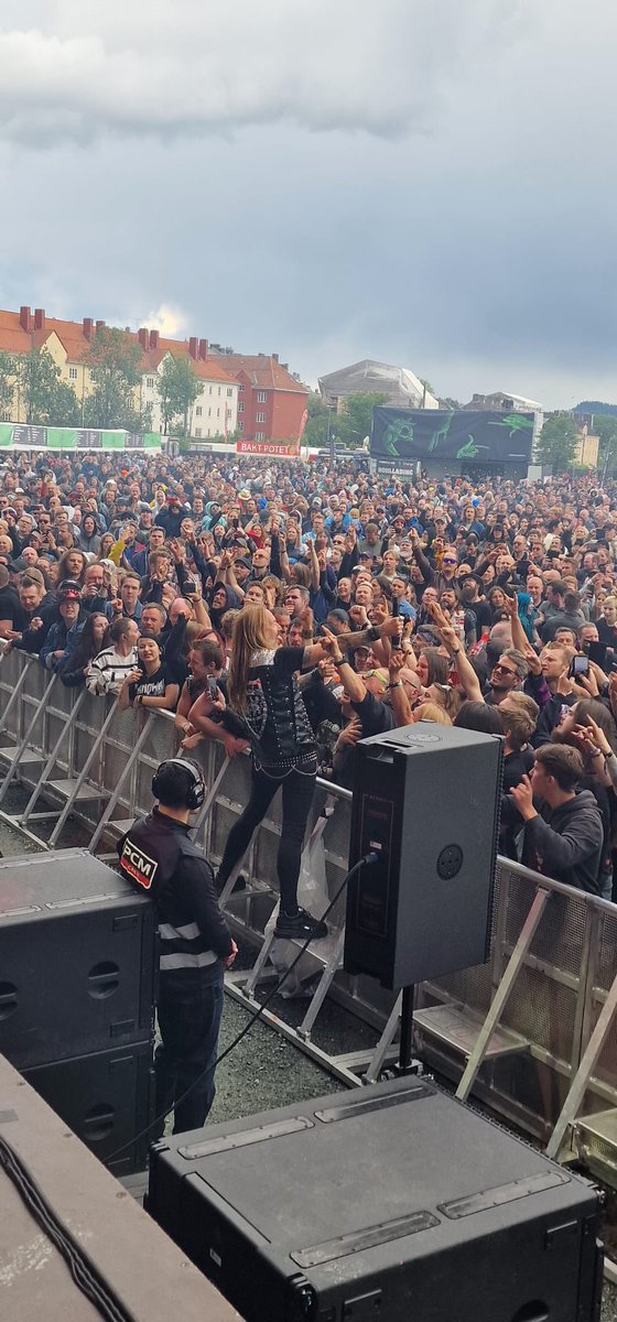 HammerFall's tweet photo. Tusen takk for en heilt sinnsyk kveld, Trondheim!
🇳🇴🔨🤘
#HammerFall #HeavyMetal #TrondheimRocks #Norway https://t.co/ii23fWtEyV