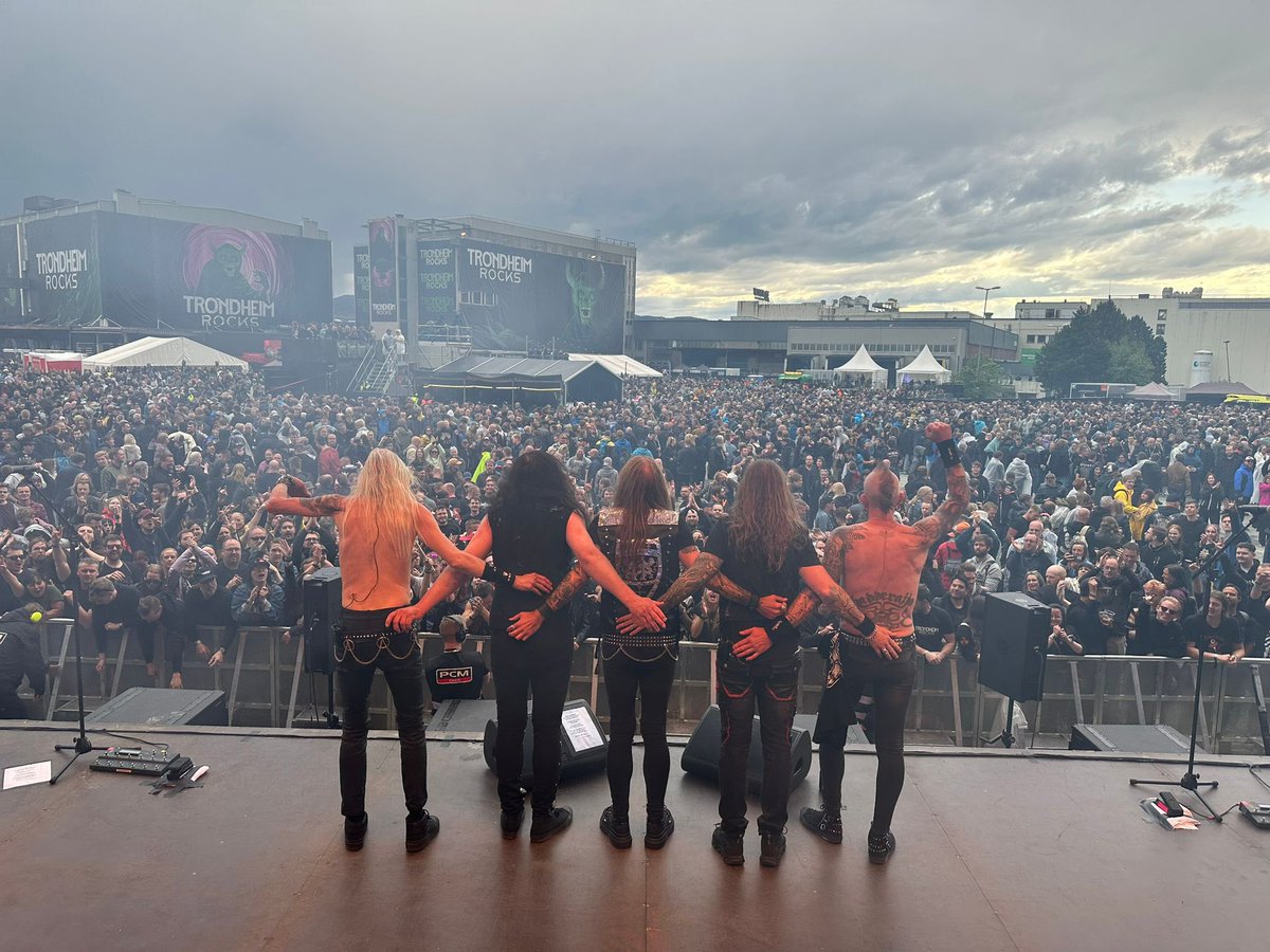 HammerFall's tweet photo. Tusen takk for en heilt sinnsyk kveld, Trondheim!
🇳🇴🔨🤘
#HammerFall #HeavyMetal #TrondheimRocks #Norway https://t.co/ii23fWtEyV