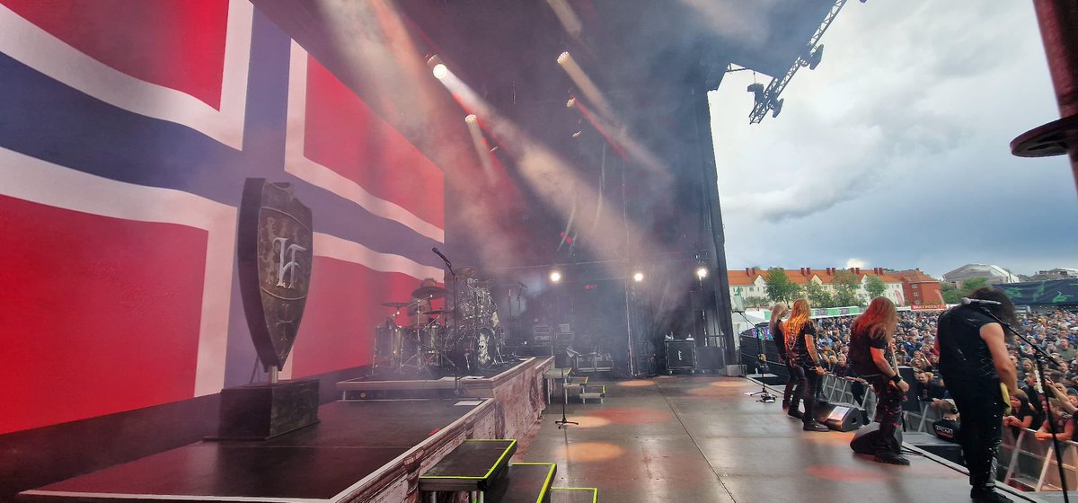 HammerFall's tweet photo. Tusen takk for en heilt sinnsyk kveld, Trondheim!
🇳🇴🔨🤘
#HammerFall #HeavyMetal #TrondheimRocks #Norway https://t.co/ii23fWtEyV