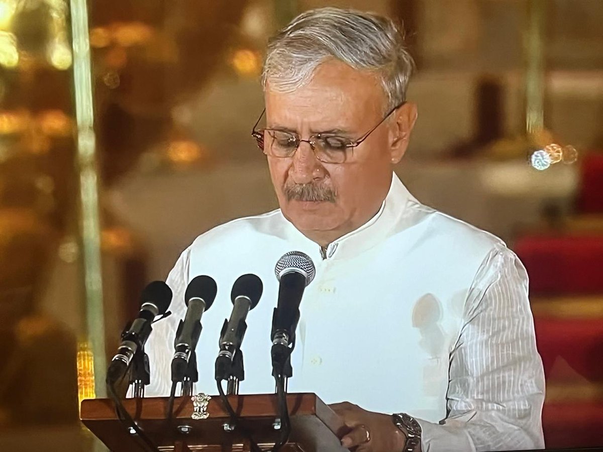आदरणीय राव इंद्रजीत सिंह जी को भारत सरकार में पुनः केंद्रीय मंत्री के रूप में शपथ ग्रहण करने पर अनंत शुभकामनाएं। आपके लंबे राजनैतिक एवं प्रशासनिक अनुभवों के माध्यम से देश व प्रदेश में प्रगति और जनकल्याण के नए मापदंड स्थापित होंगे।
<a href="/Rao_InderjitS/">Rao Inderjit Singh</a>