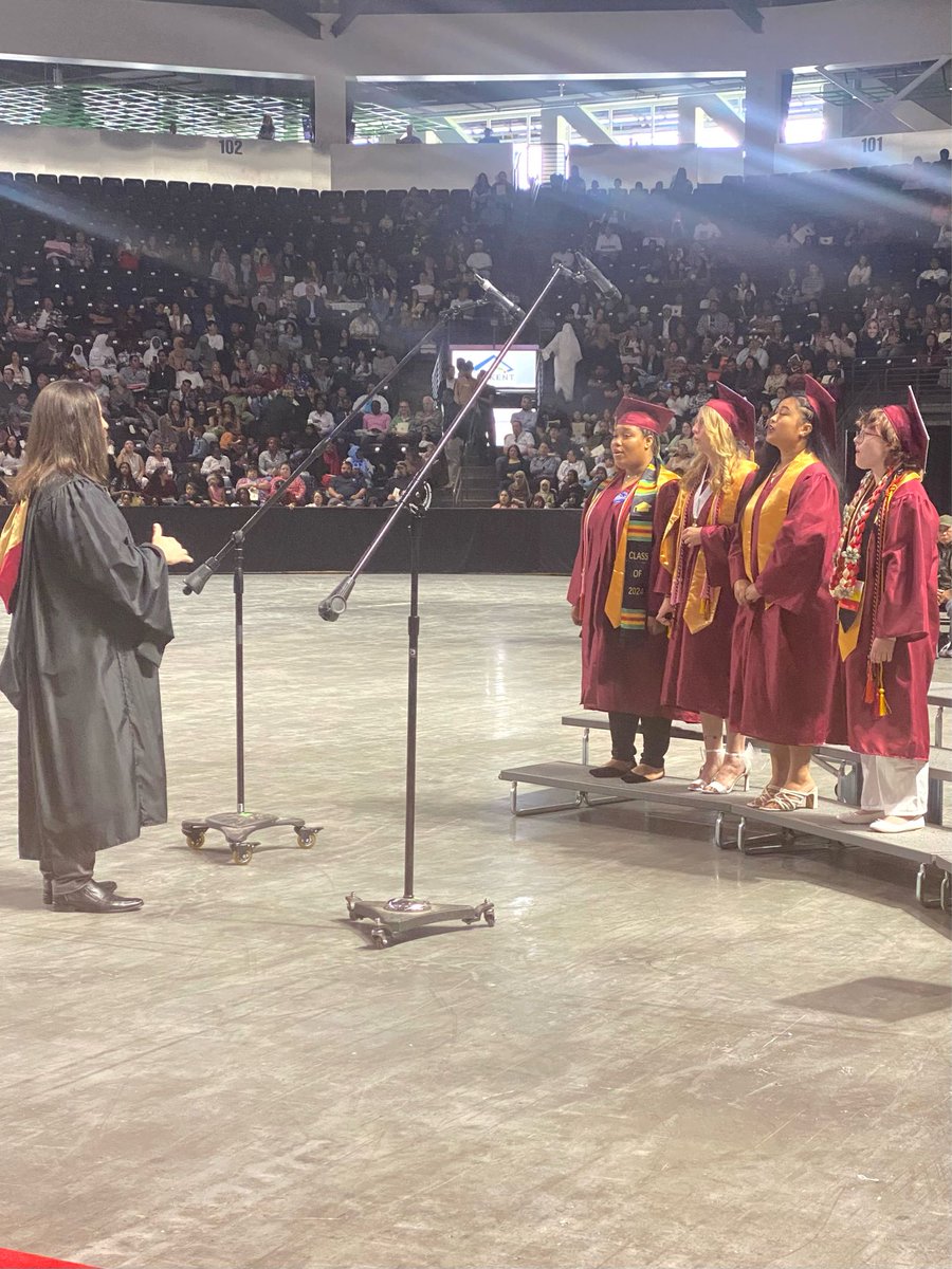 FWPS210's tweet photo. Congratulations, TJHS graduates! Off to new adventures and bright
futures. 🌟@TJHSRaiders #Classof2024 #RaiderGrad https://t.co/bDYPr7nYQ5