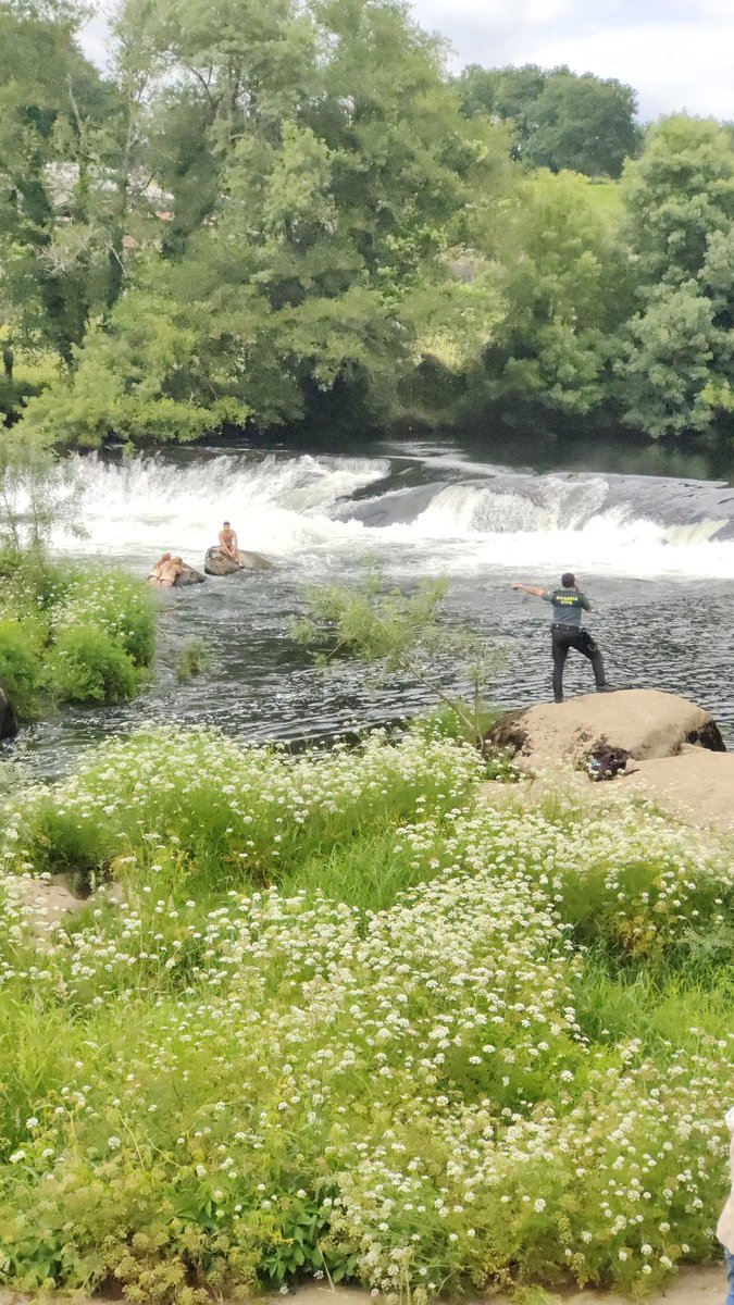 guysander's tweet photo. @vozgalicia rescate en el pazo https://t.co/4gefYI38xB