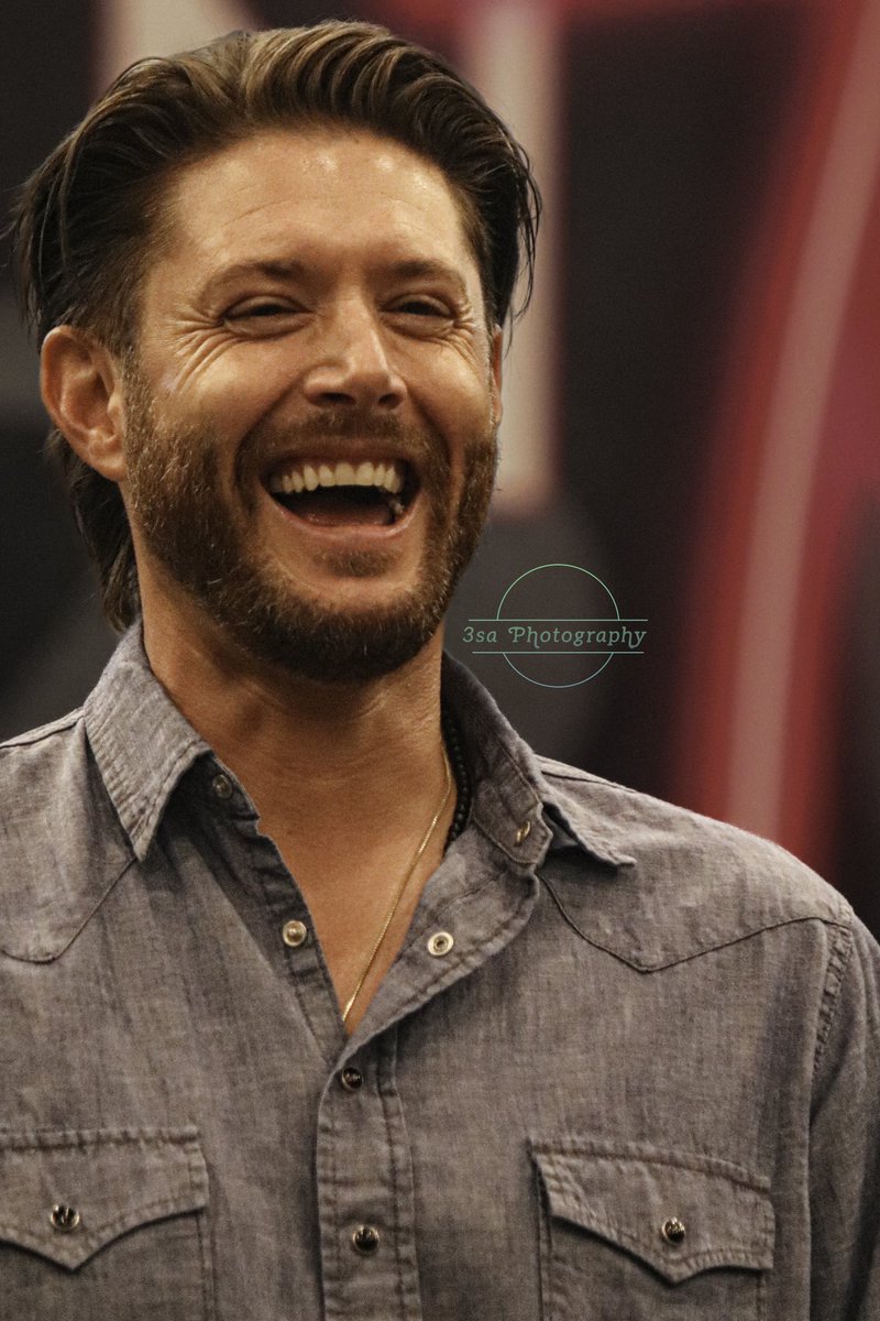 Waiting for photo ops, so doing a little bit of editing/posting
Jensen Ackles
Gold Panel
#SPNOH #spncolumbus