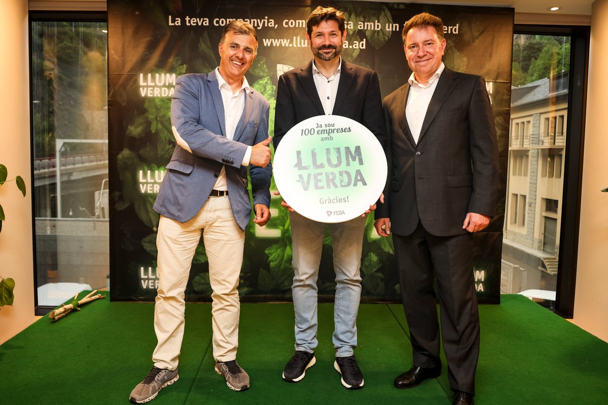FEDA_Andorra's tweet photo. Ja són 100 empreses les que han apostat pel segell Llum Verda! 🌱💚
I entre elles, les dues filials de FEDA, #FEDAEcoterm i #FEDASolcuions. Junts facilitem el camí cap a la transició energètica.
Gràcies per aquest compromís amb un futur verd.
El camí comença a la teva empresa.🫵 https://t.co/z7MJozHxAX