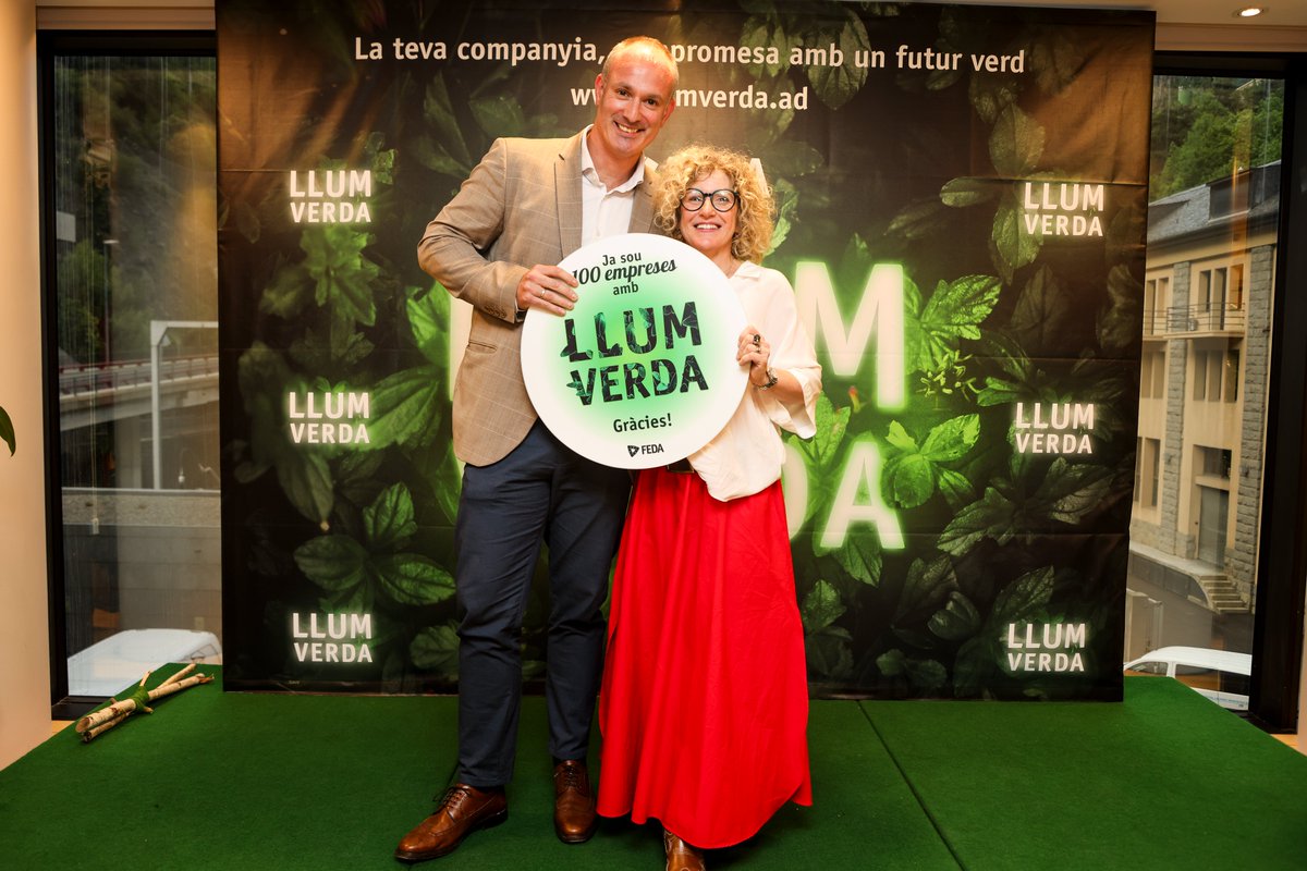 FEDA_Andorra's tweet photo. Ja són 100 empreses les que han apostat pel segell Llum Verda! 🌱💚
I entre elles, les dues filials de FEDA, #FEDAEcoterm i #FEDASolcuions. Junts facilitem el camí cap a la transició energètica.
Gràcies per aquest compromís amb un futur verd.
El camí comença a la teva empresa.🫵 https://t.co/z7MJozHxAX