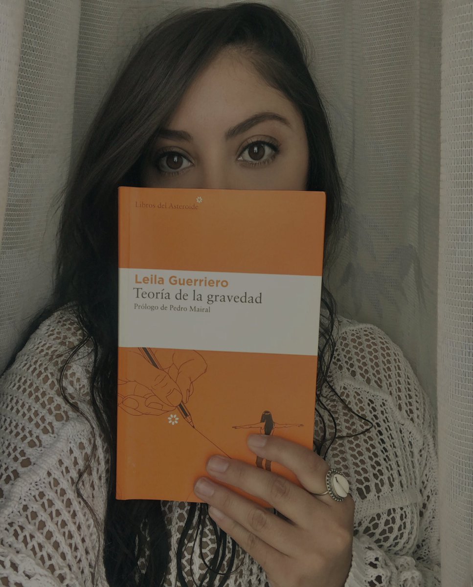 sofigy7's tweet photo. Dice Leila que los libros sirven para una sola cosa: para salvarnos la vida.
A “Teoría de la gravedad” lo tengo siempre cerca para que me salve los días. 💞📖✨ @leilaguerriero2 https://t.co/l1VVDlY4Mw