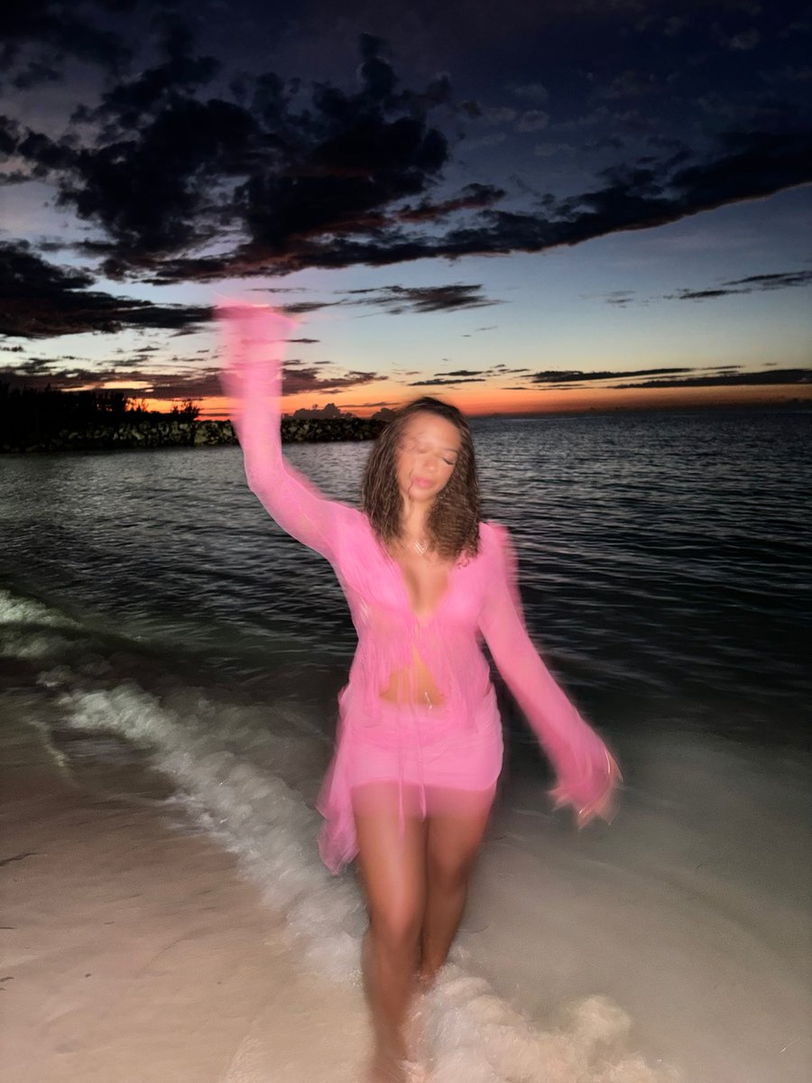 MacyyJadeeDJ's tweet photo. so I went to my motherland 🇯🇲 💚 https://t.co/cGQIloHI3B