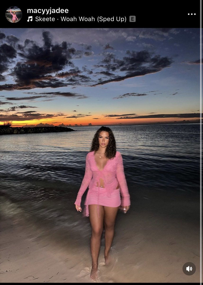 MacyyJadeeDJ's tweet photo. so I went to my motherland 🇯🇲 💚 https://t.co/cGQIloHI3B
