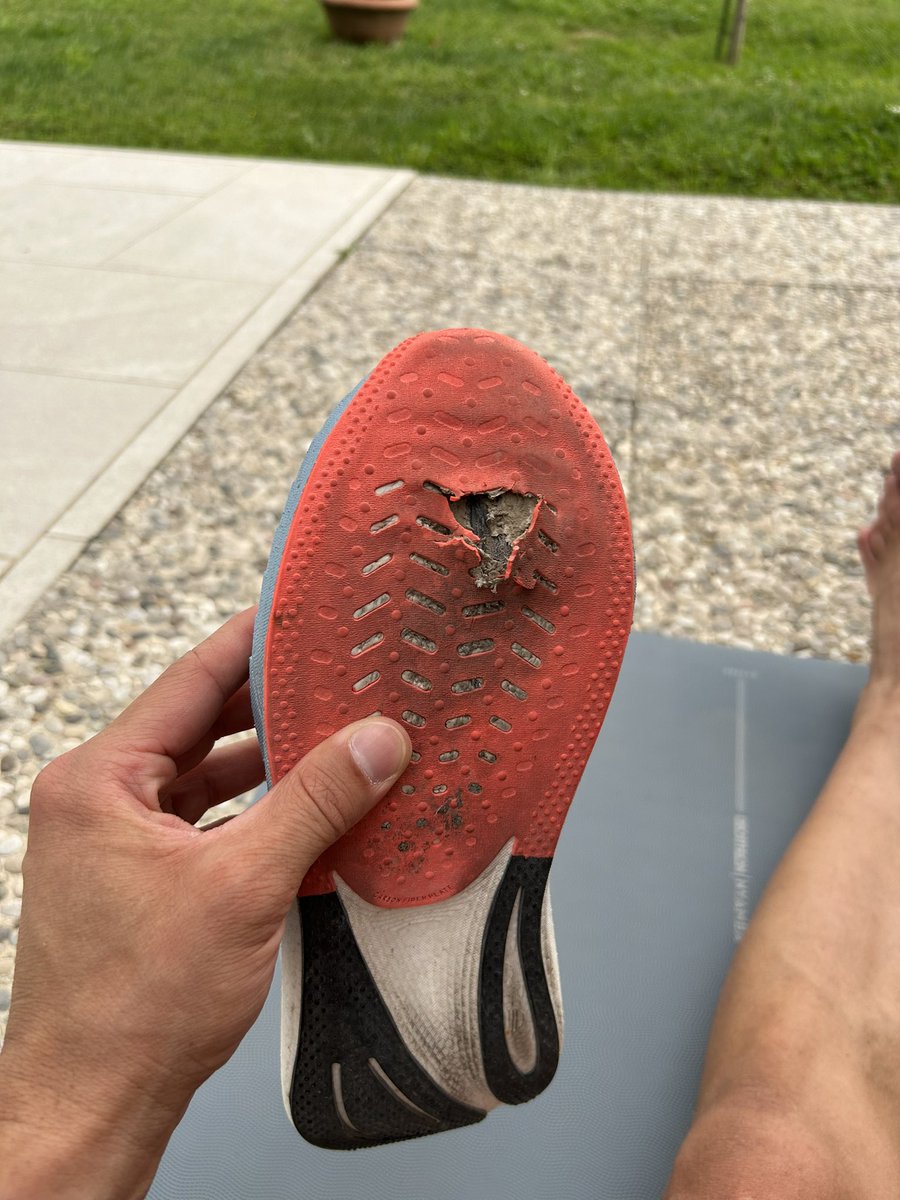 gianlubertolucc's tweet photo. It’s impossible! Only 100km @Reebok #reebok #run #running https://t.co/VnXscN0trD