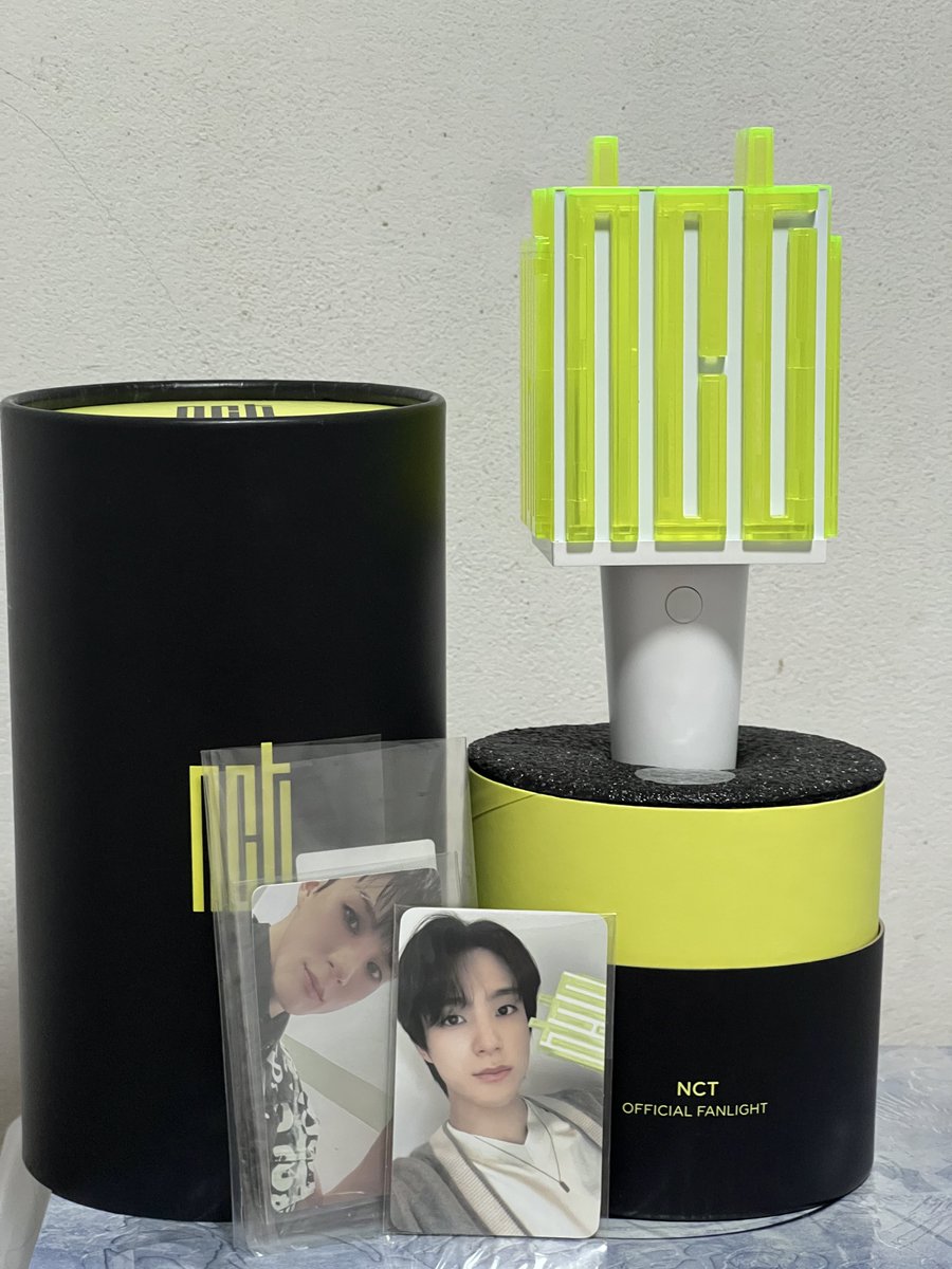 prmd__'s tweet photo. ขายแท่งไฟ fanlight ver. 1 ราคา 1,000 บาทรวมส่ง การ์ดเจโน่ พร้อมโอนลดได้นิดหน่อยค่ะ ไม่เคยใช้งาน เอาออกมาเช็คเฉย ๆ ค่ะ หรือนัดรับหน้าคอนน้องดรีม วันที่ 23/6 ได้คับ 🙇🏻‍♀️
#ตลาดนัดnct https://t.co/zRnT3e9TnQ