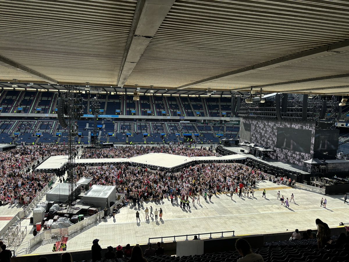 Miss Agar on tour #erastour 🩷catch me on Tuesday with my era’s merch <a href="/OfficialNUSA/">NUSA</a>