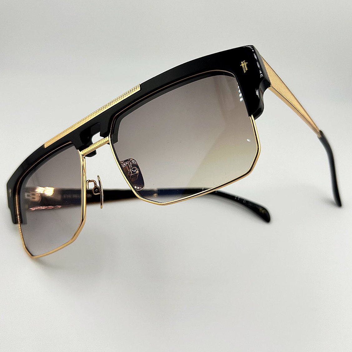 EYE RELIGION - LUNETZ 201 - BLKYG SUN 
.
#eyereligion #eyereligionshades #eyereligioneyewear #eyereligioneyewearcollection #eyereligioncollection #eyereligionlunetz201 #lunetz201 #eyereligionsunglasses #lunetz #er