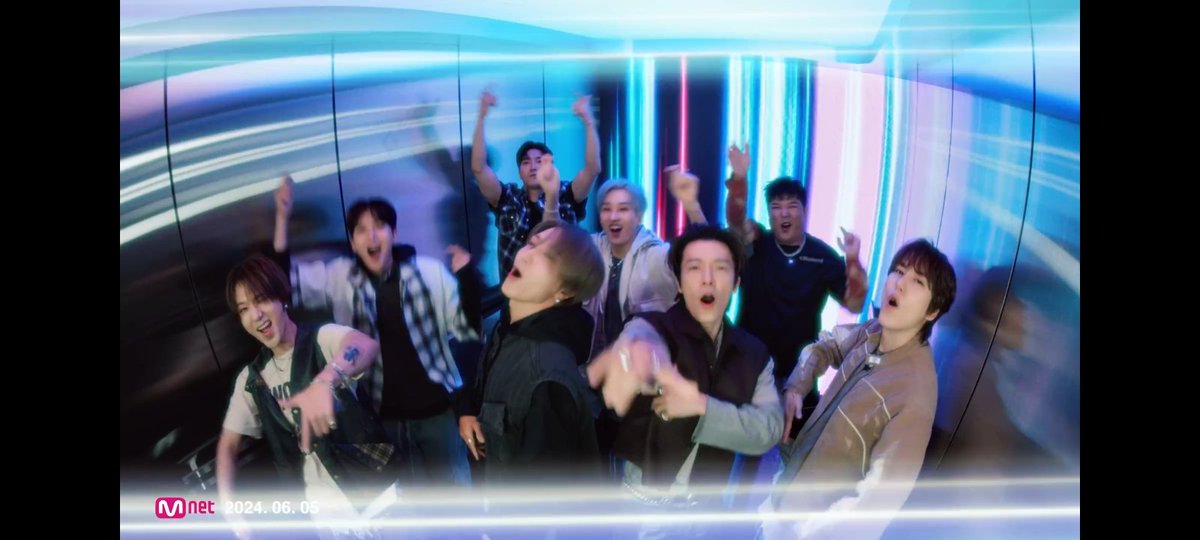 wonniemallow's tweet photo. Then they are reunite together as a one group, as super junior, for SUPER SHOW 

#ShowTime 
#슈퍼주니어 #SUPERJUNIOR
@SJofficial https://t.co/4QW6Pk7NgW