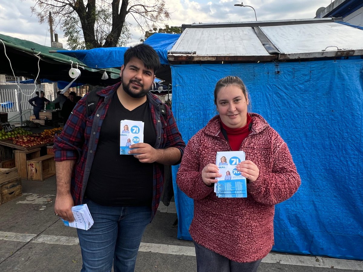Carito_5555's tweet photo. Domingo De Militancia En La Feria De Andrés Lamas Y Gral Flores!! Repartiendo La @lista71 +7171
#HagamosHistoria #YoElijoSumar https://t.co/BCfOkqDMeg