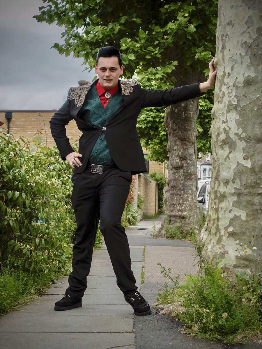 Nunhead’s very own Elvis. #Elvis,#elvisimpersonator,#londonlife,#portrait,#peoplephotography,#streetphotography,#londonstreetphotography,#stopandtakeaphoto,#portraitofbritain