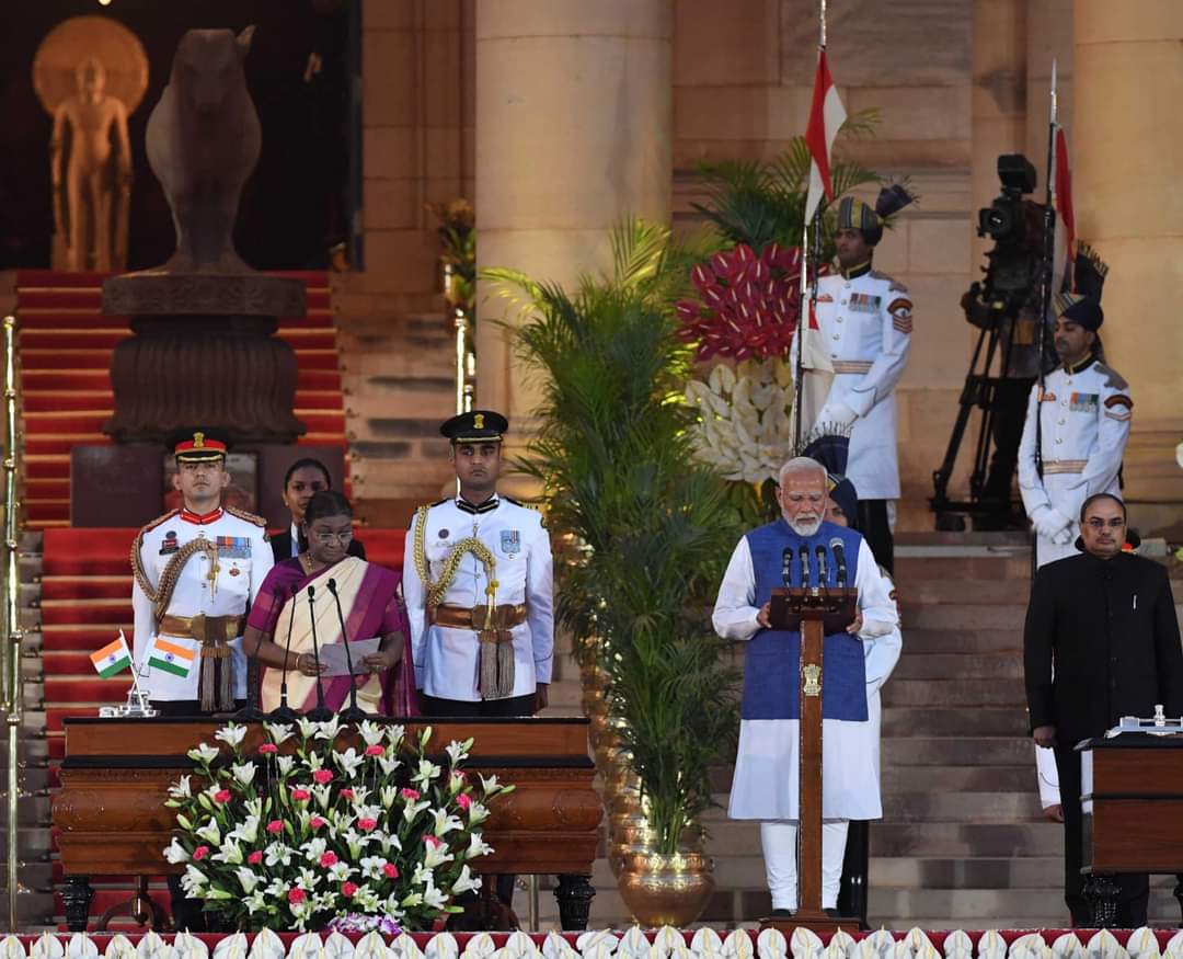 aoonu06's tweet photo. भारत के प्रधानमंत्री के रूप में श्री नरेंद्र मोदी जी को तीसरी बार शपथ लेने पर हार्दिक बधाई एवं शुभकामनाएँ।

केन्द्रीय मंत्रीपरिषद के सदस्यों को भी आत्मीय बधाई एवं शुभकामनाएं।
#Modi_sarkar #मोदी_मंत्रिमंडल #शपथग्रहण #modicabinetminiters #NDA_सरकार_है_तैयार https://t.co/k2oFgjrJQv