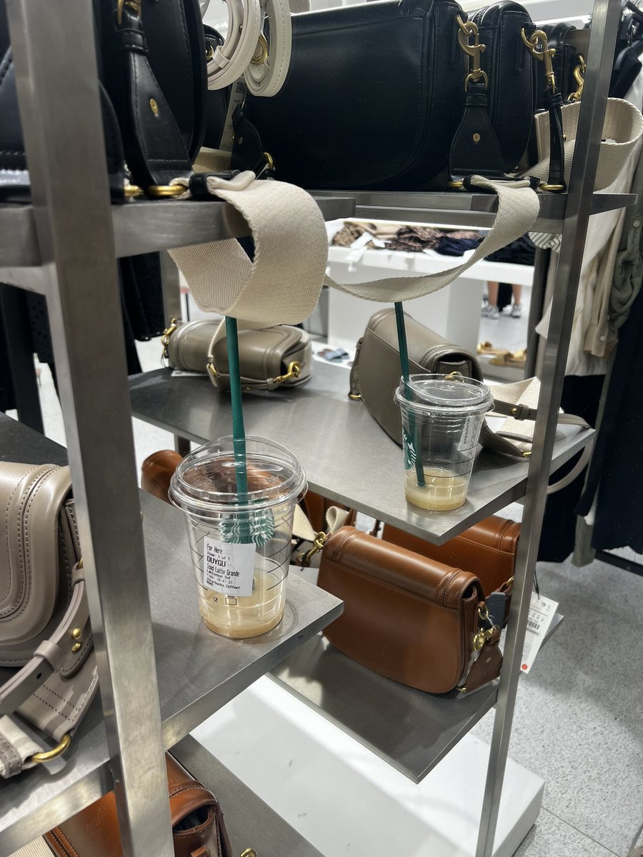 Duygu hanım sizi saygı ve terbiyeye davet ediyorum ! #zara #starbucks #istinyepark <a href="/zaraofficialtr/">ZARA</a> <a href="/StarbucksTR/">Starbucks Türkiye</a>