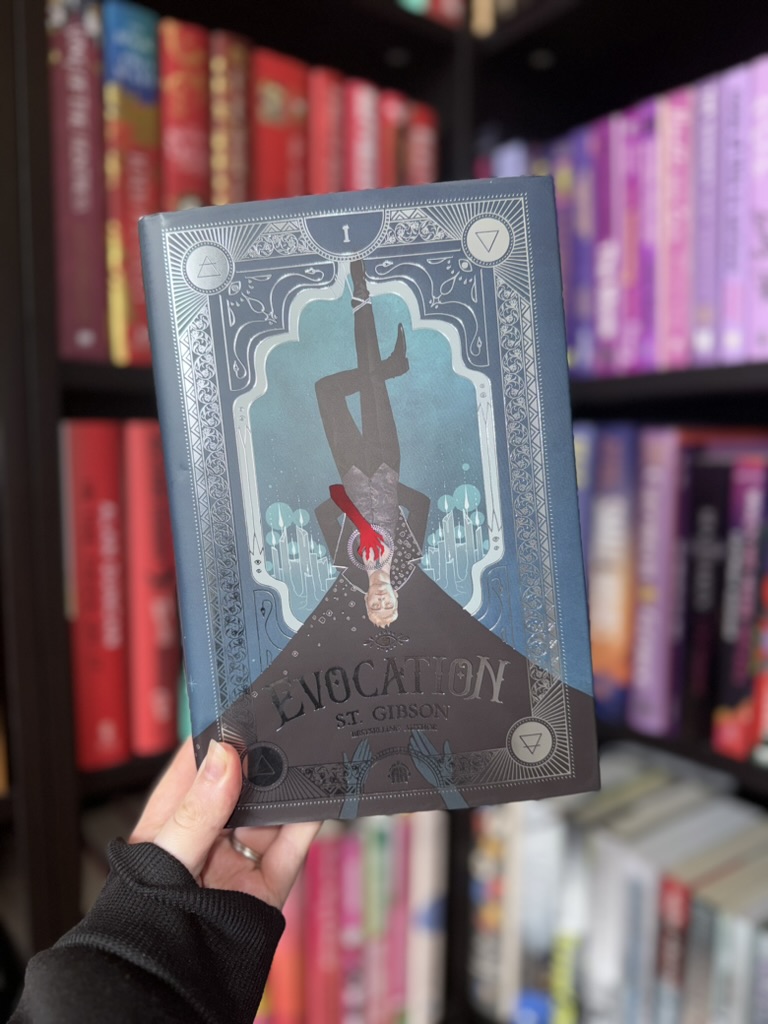 secret_bookblog's tweet image. ✨✨ NEW BOOK TOUR ✨✨

An occult dark academia atmosphere permeates every page of this book.

Full review⬇️
thesecretbookreview.co.uk/post/evocation

Purchase link⬇️
amazon.co.uk/Evocation-Book…

uk.bookshop.org/a/13594/978191…

#Evocation
#BlackCrowPR
#AngryRobotBooks
#STGibson
@s_t_gibson