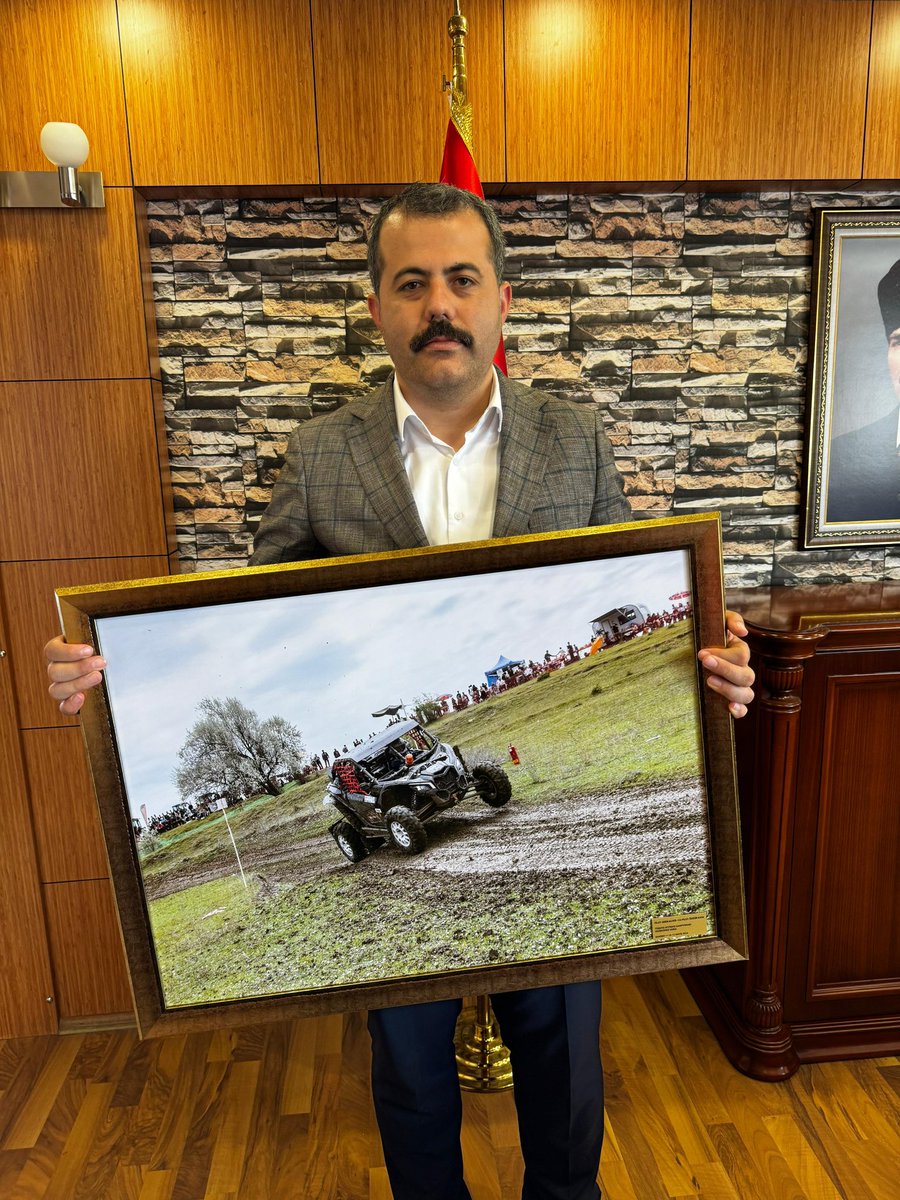 Petlas 2024 Türkiye Offroad Şampiyonası 1. Ayak Vezirköprü yarışındaki desteklerinden dolayı <a href="/samosk_tr/">SAMOSK</a> tarafından Kaymakamımıza, teşekkür ziyareti gerçekleştirildi.