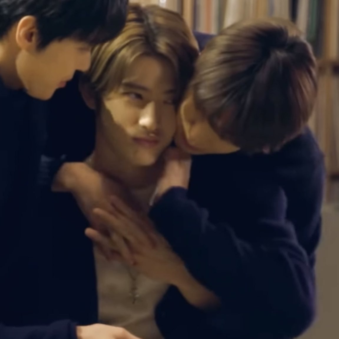 แจยอน: 
127: หอมแก้ม