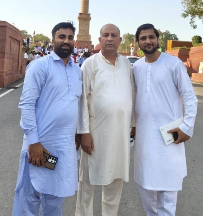 RisingKashmir's tweet photo. #Shaheen, #Bali & #Darwi attend #PMModi’s oath ceremony
@Jduonline
@IAmVivekBali
https://t.co/enjXoVaXqr https://t.co/lGEaWKO2Ly