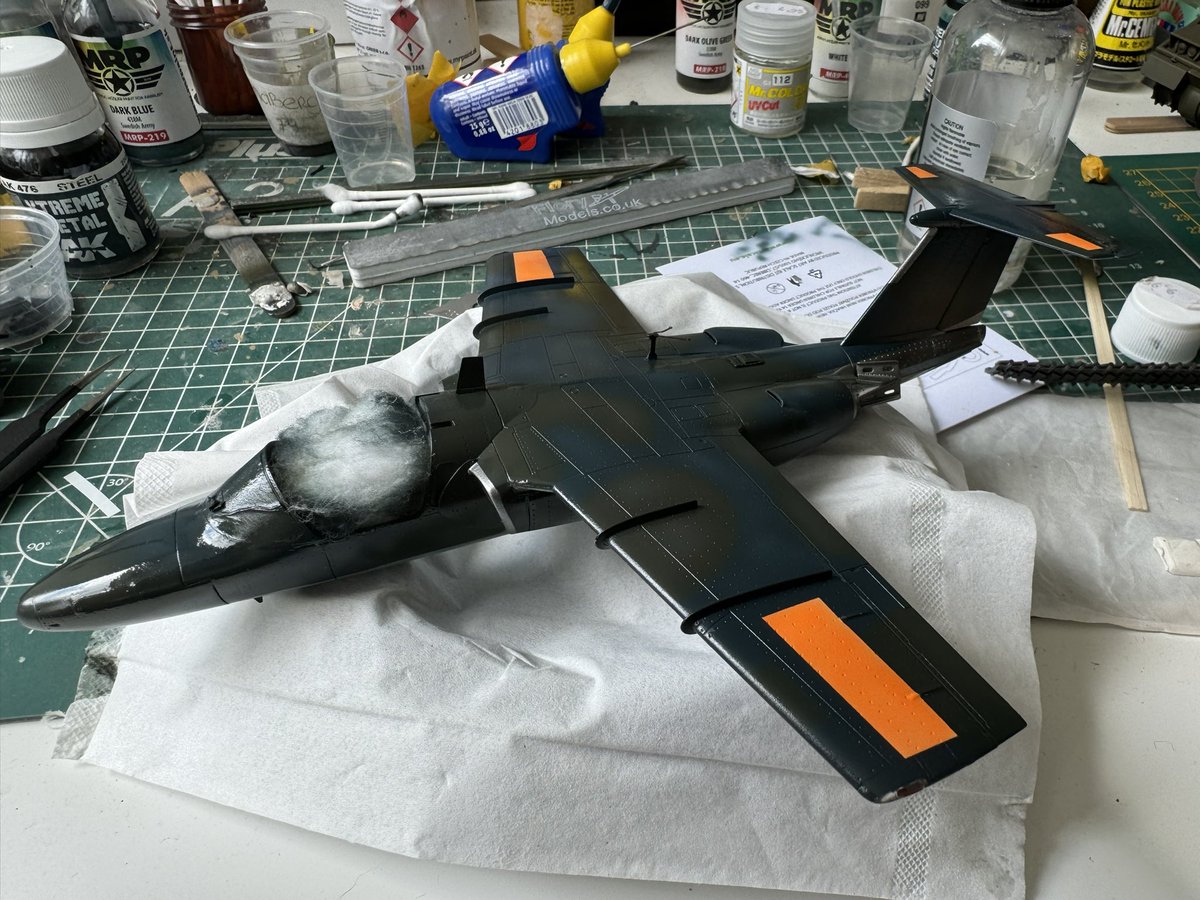 EvertWZ's tweet photo. Gloss coat ✅. Now I have to let it dry for a few days. Next step: decals.
#sk60 #saab #scalemodel #scalemates https://t.co/MfMKQeB4Mv