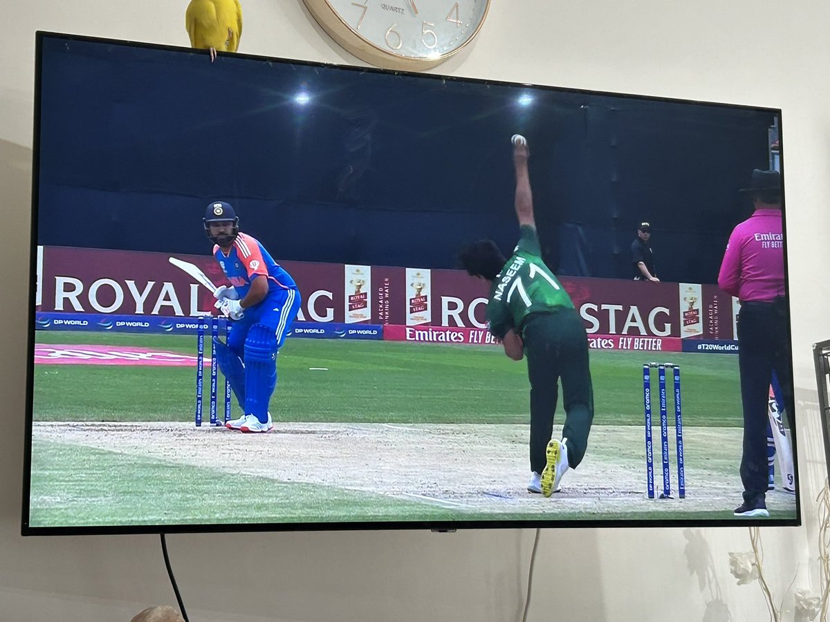 The dilemma of choosing between, my sanity to watch tennis, or my love for cricket at the expense of losing my mental peace 🤔
#indiavspak
#frenchopen