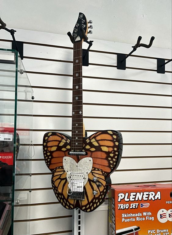 lovesickdoe's tweet photo. butterfly electric guitar https://t.co/ufBfkRnGd5