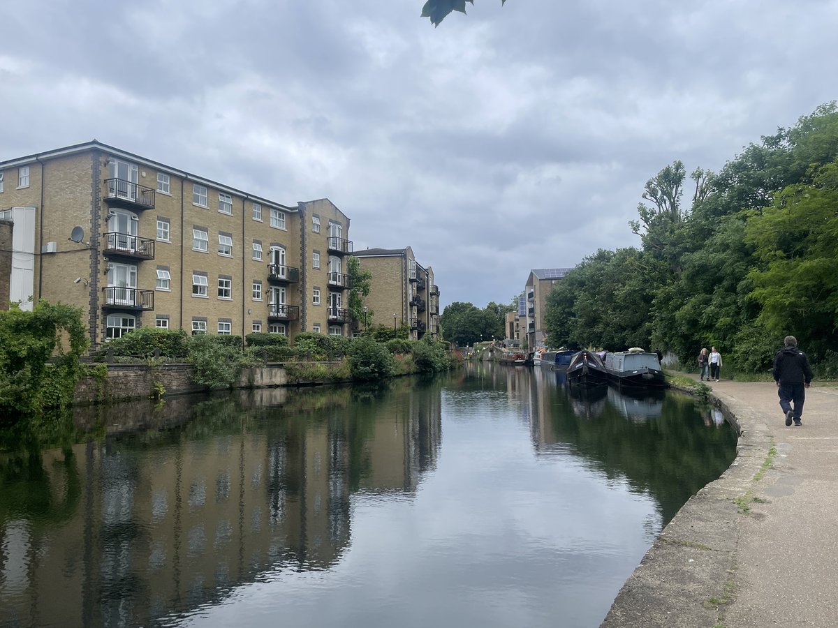 linasjournal's tweet photo. 水無月の　ロンドン寒い　お散歩に
ヒートテックを　二枚重ね着 https://t.co/11YC7ABZYz
