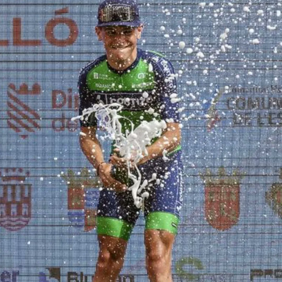 joseaureliobarb's tweet photo. Hugo De La Calle 
1 etapa y líder de la general 💚💙👏👏👏👏✌️🎖🏆☝️ https://t.co/vhGC6Z1hUJ