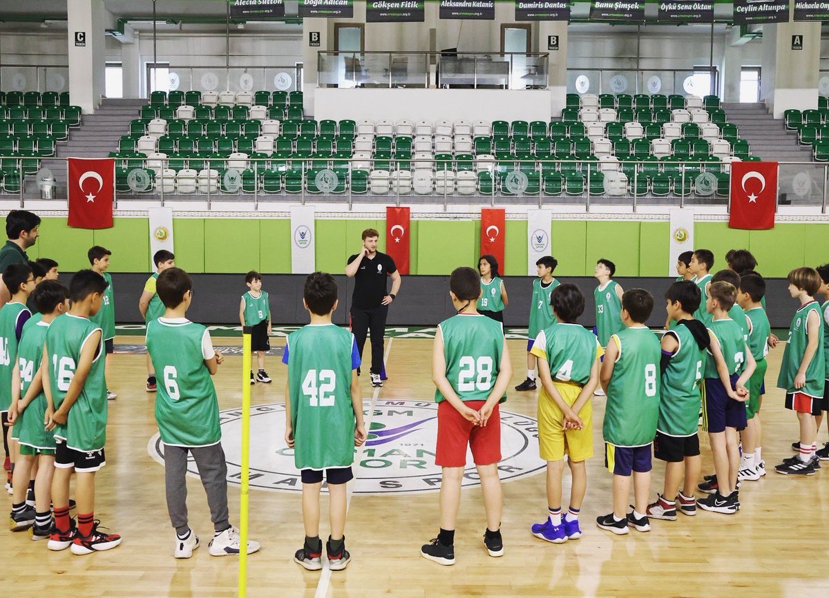 OGM_Ormanspor's tweet photo. 📷 | Seçmelerimizin ikinci gününde katılım gösteren tüm sporcularımıza ve değerli ailelerine teşekkür ederiz.💚🤍@ogmormansporaltyapi #ogmormanspor #altyapiakademi https://t.co/xNnMHSSF0T