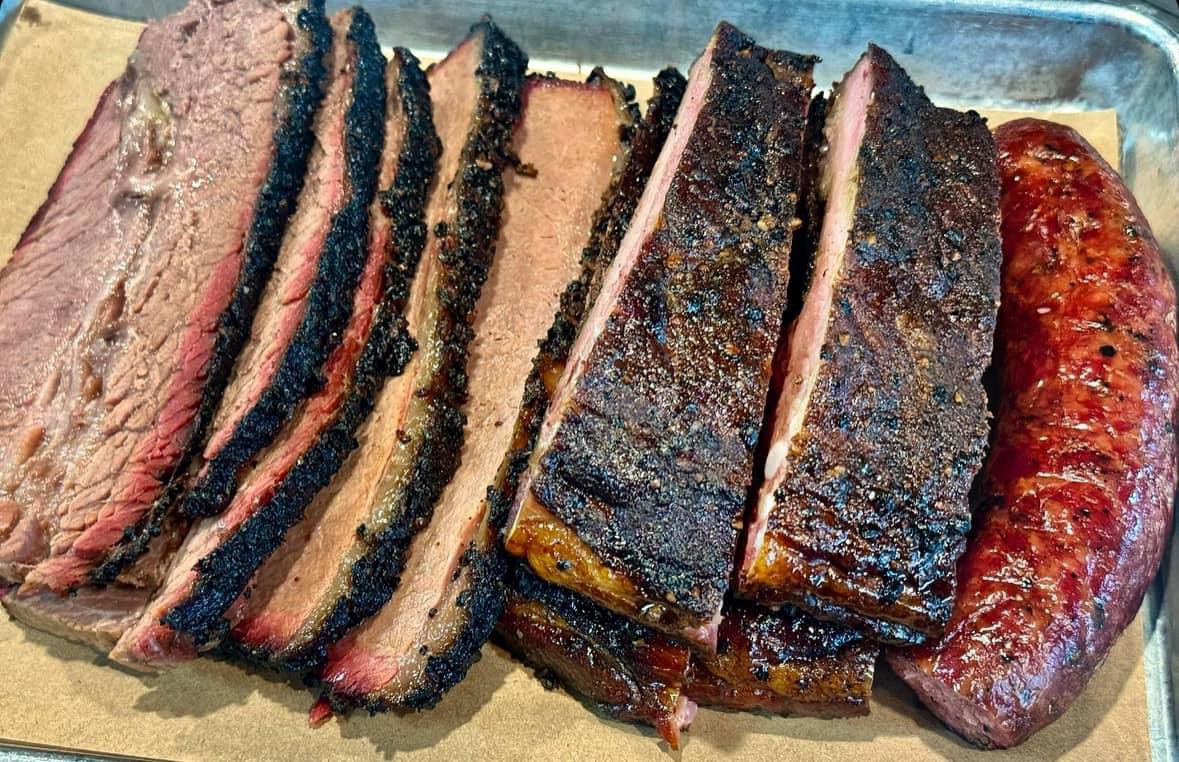 brettsbbqshop's tweet photo. ☀️S U N D A Y  F U N D A Y☀️
Kicking things off with Happy Hour 11-9, ASTROS GAME SOUND ON, 
$1 WANGS &amp; a plethora of our “highly overrated &amp; very dry” central TX style BBQ! 
No ticket needed for the ‘Brett is on Expo�� show for lunch, it’s included with your meal! #HOUBBQ https://t.co/bnmWZrv3q7