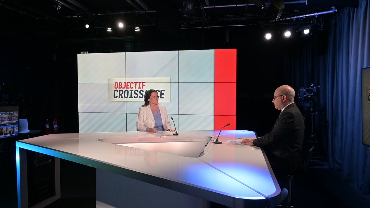 sciencegraphiks's tweet photo. Merci à Vincent Touraine, Lucas Landreau, Carla Saint-Martin et Alice ERNULT, pour l’accueil et l’encadrement professionnel sur le plateau de @bfmbusiness TV: Ojectif croissance. Une belle expérience et l’opportunité de présenter @sciencegraphiks (Scientific Infographics). https://t.co/ZWDsOsY25F