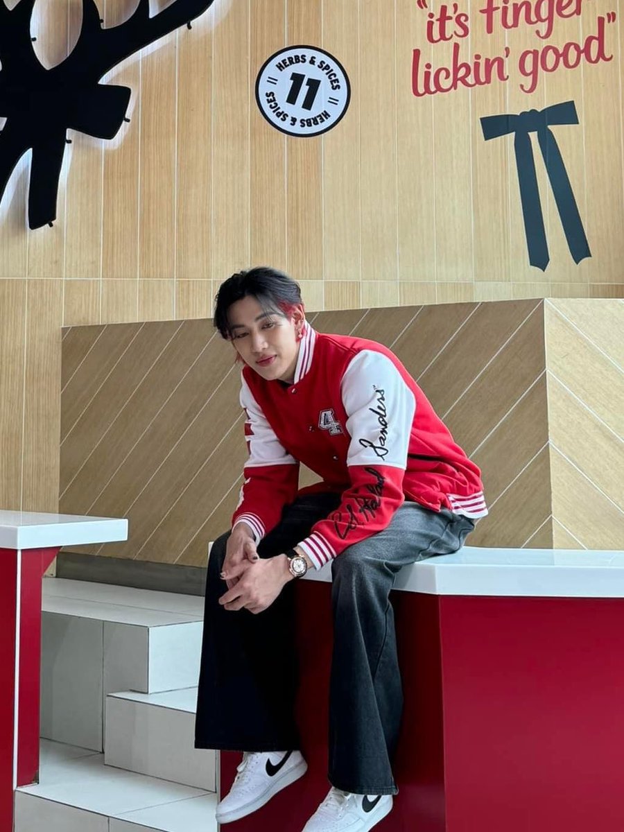 0297Pare1a's tweet photo. ลุคแฟนหนุ่มสุดๆ❤️🖤
BAMBAM AT KENTUCKY TOWN
#KFCxBamBam
#BamBam @BamBam1A https://t.co/FCpQvdHwPS