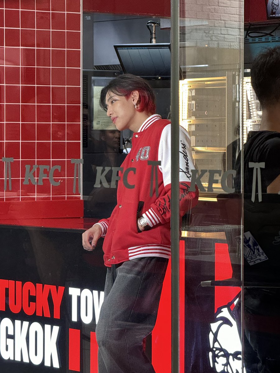 0297Pare1a's tweet photo. ลุคแฟนหนุ่มสุดๆ❤️🖤
BAMBAM AT KENTUCKY TOWN
#KFCxBamBam
#BamBam @BamBam1A https://t.co/FCpQvdHwPS