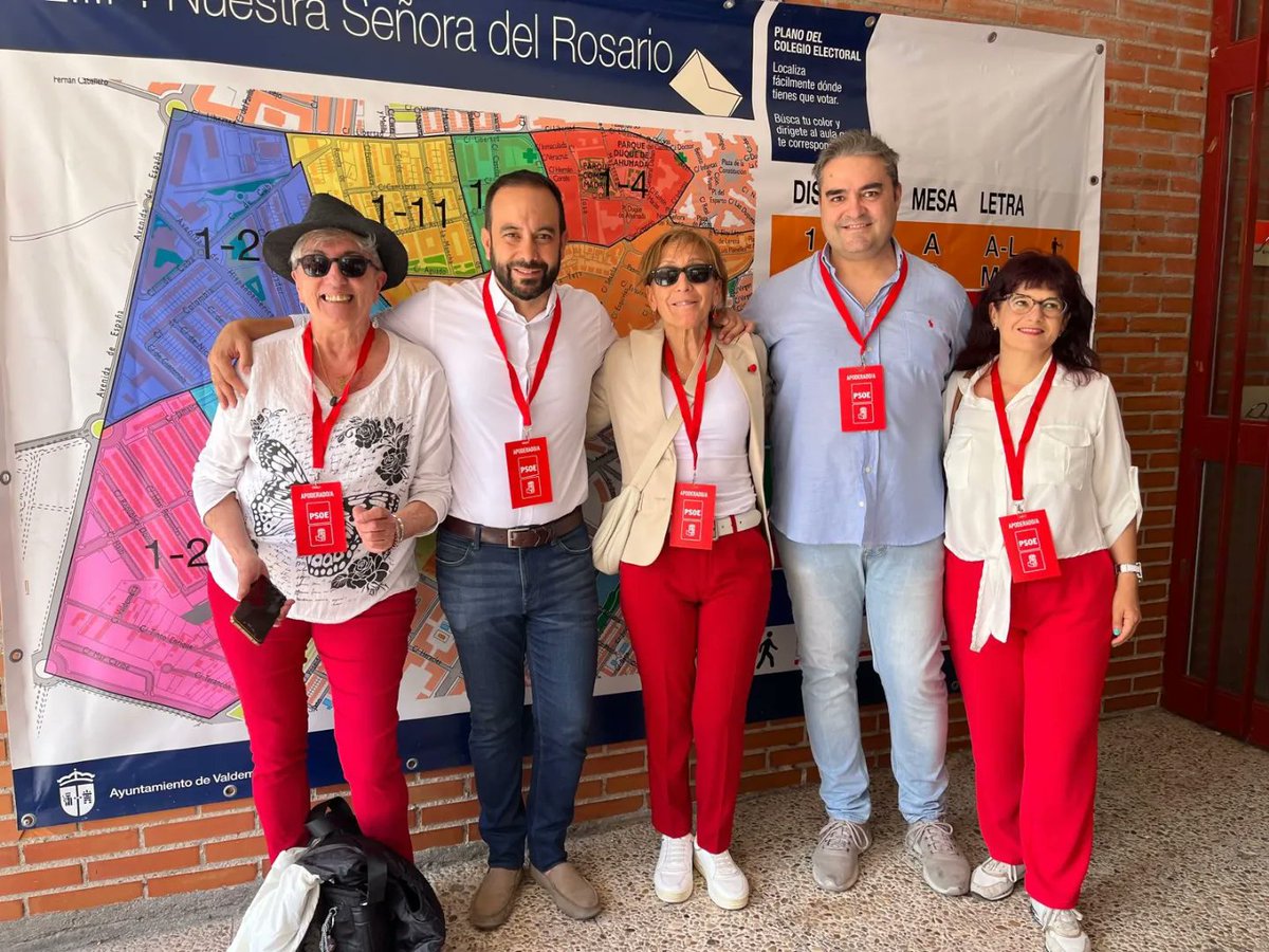 PSOEValdemoro's tweet photo. Hoy, los colegios de  #Valdemoro se han transformado en centros de votación, acogiendo a ciudadanos comprometidos que ejercen su derecho al voto. 
Vota con la zurda.
#9Junio #VotaPSOE #MasTeresa https://t.co/JksVWD6nZ4